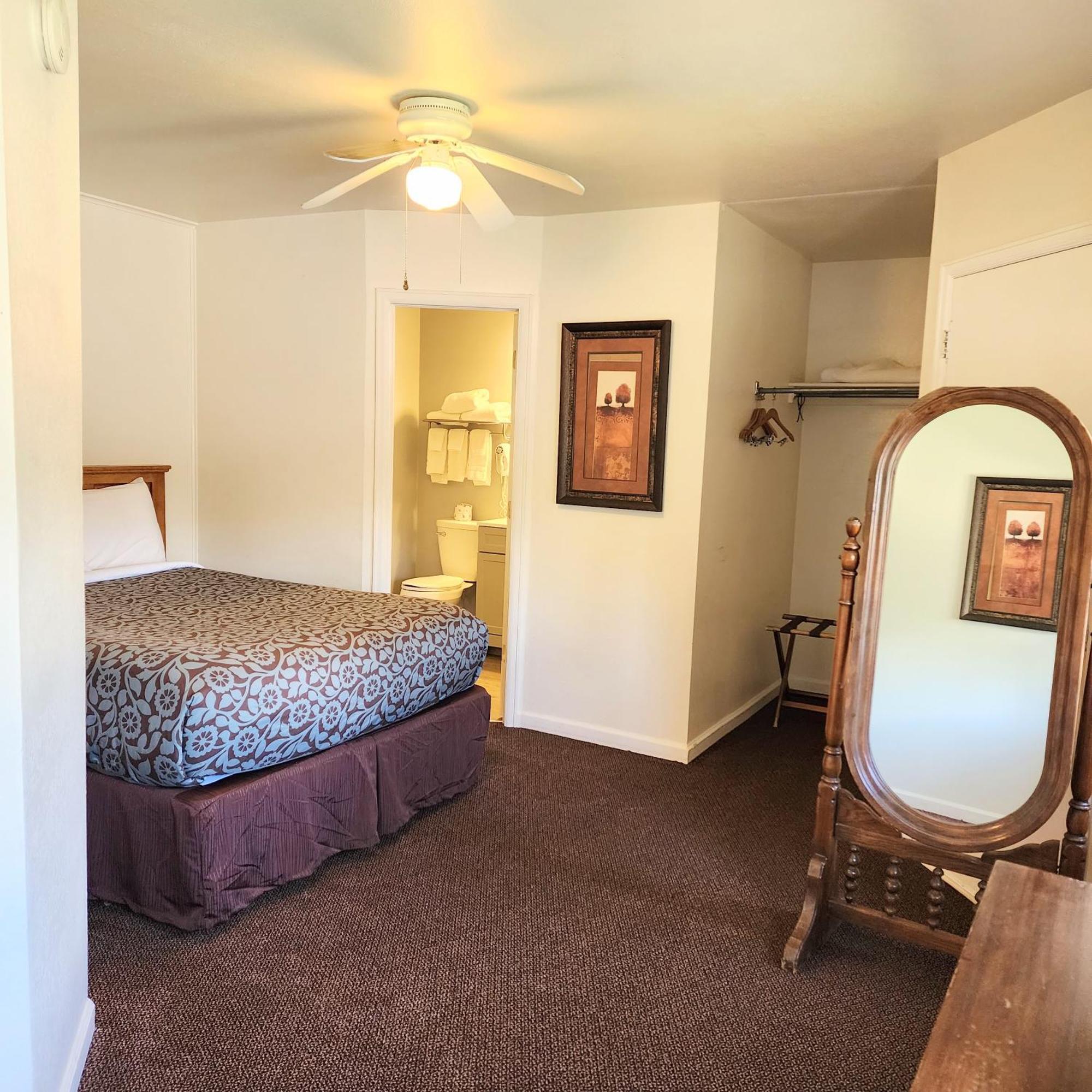Canyon Motel Near Rocky Mountain National Park Хот-Сульфур-Спрінгз Екстер'єр фото