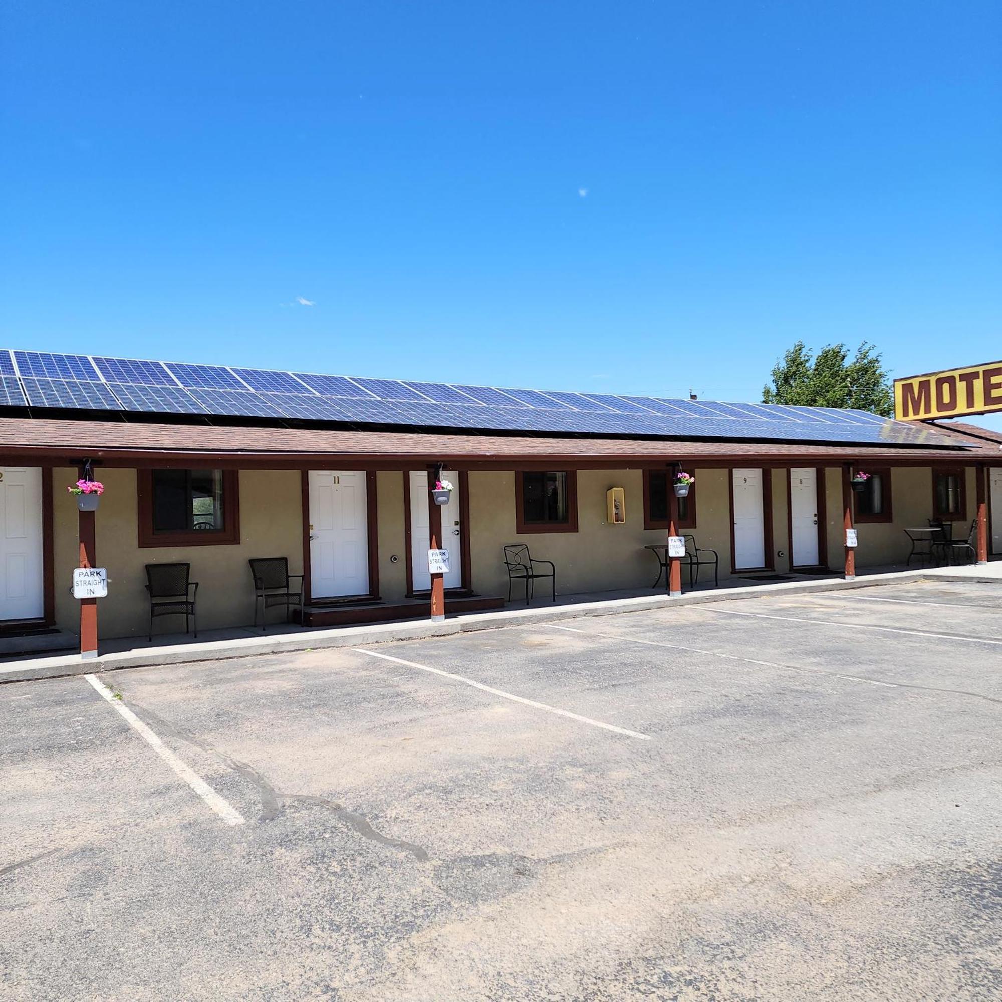 Canyon Motel Near Rocky Mountain National Park Хот-Сульфур-Спрінгз Екстер'єр фото